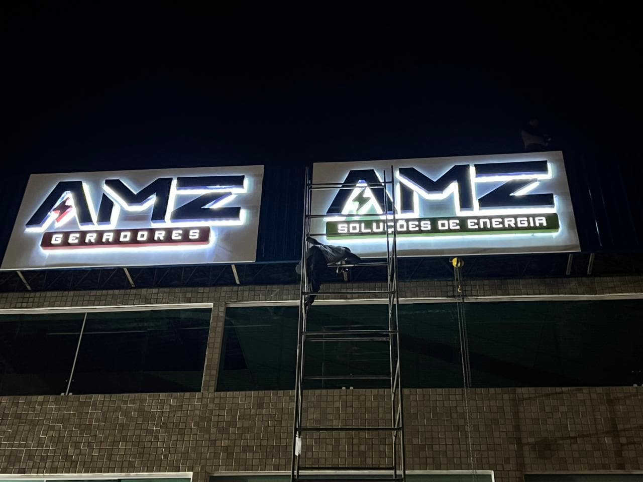 Placas e painéis